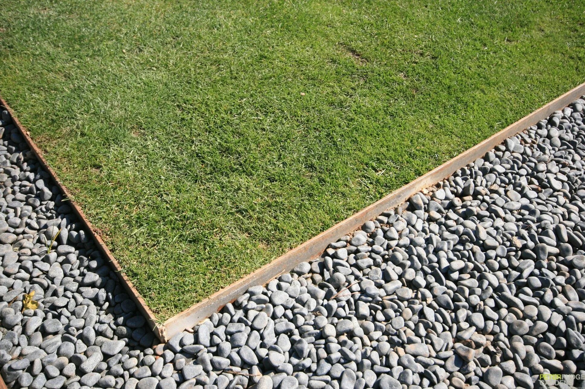 Планировка территории щебнем Metal Garden Edging for Stunning Landscapes