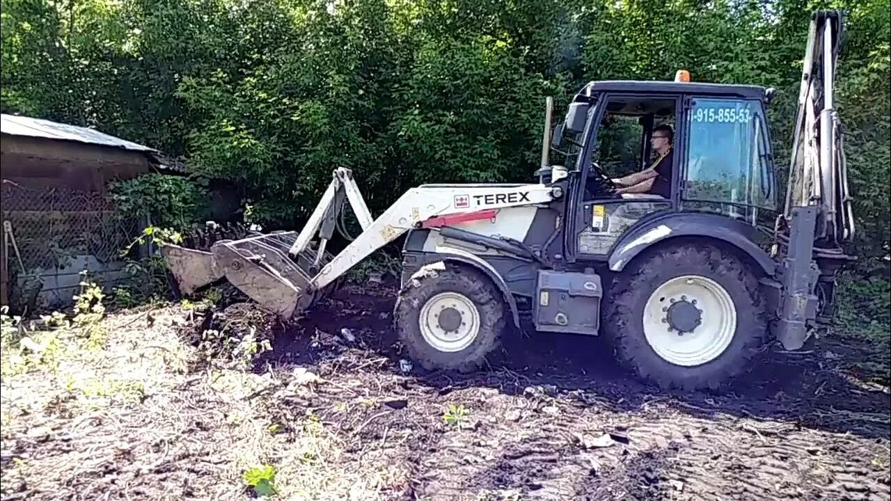 Планировка участка фронтальным погрузчиком Планировка участка экскаватором-погрузчиком TEREX 860 SX. Расчистка заброшенного
