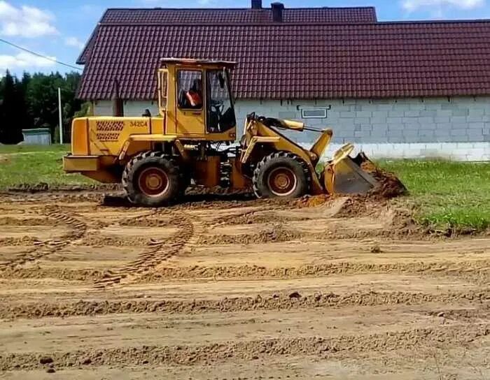 Планировка участка фронтальным погрузчиком Вертикальная планировка участка от 50 руб. в Москве и МО по низкой цене
