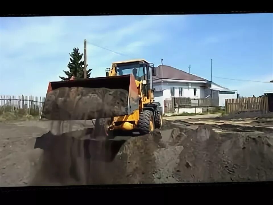 Планировка участка фронтальным погрузчиком Планировка участка.mp4 - YouTube