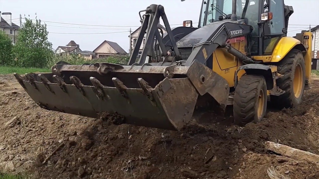 Планировка участка фронтальным погрузчиком видео Планировка участка экскаватором-погрузчиком Volvo г. Иваново - YouTube