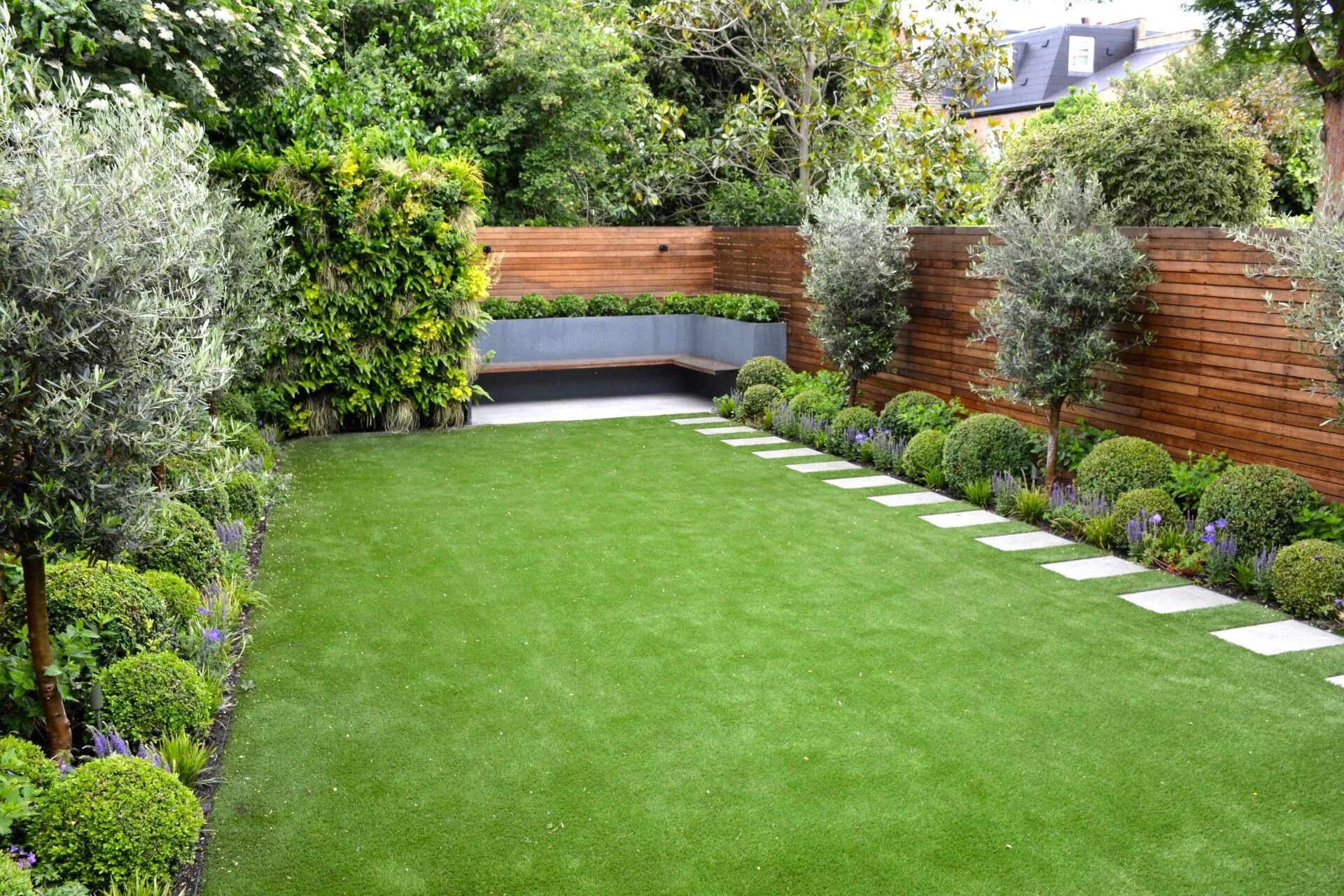 Планировка участка газон Fulham, London - Tom Howard Gardens Backyard landscaping designs, Small backyard