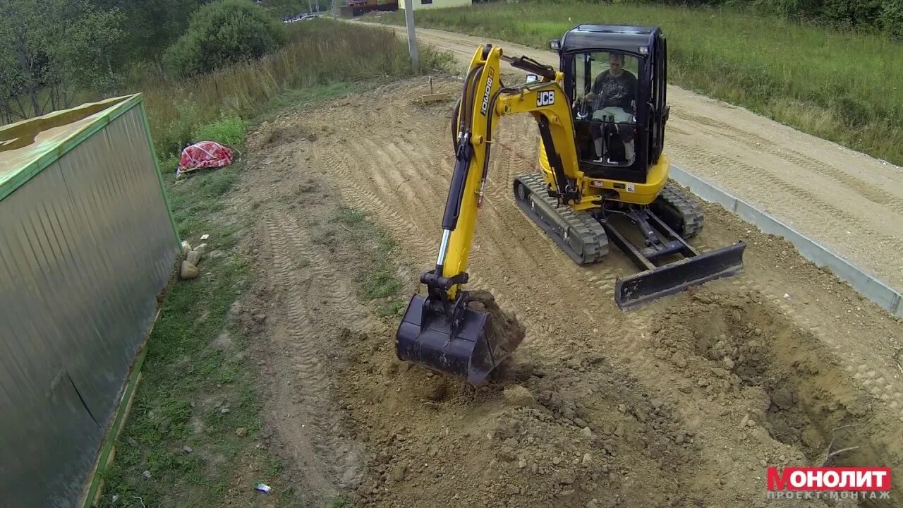 Планировка участка мини экскаватором видео Рытье траншеи мини-экскаватором JCB 8030. Mini excavator JCB 8030 - YouTube