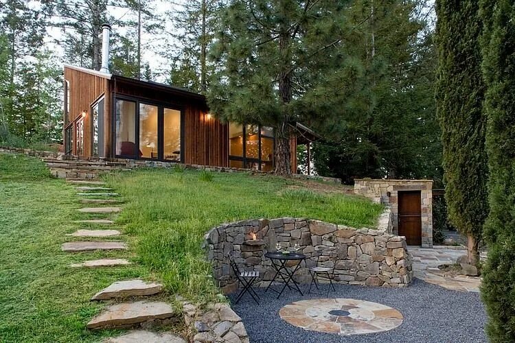 Планировка участка на склоне примеры Russian River Studio by Cathy Schwabe Architecture HomeAdore Sloped yard, Terrac
