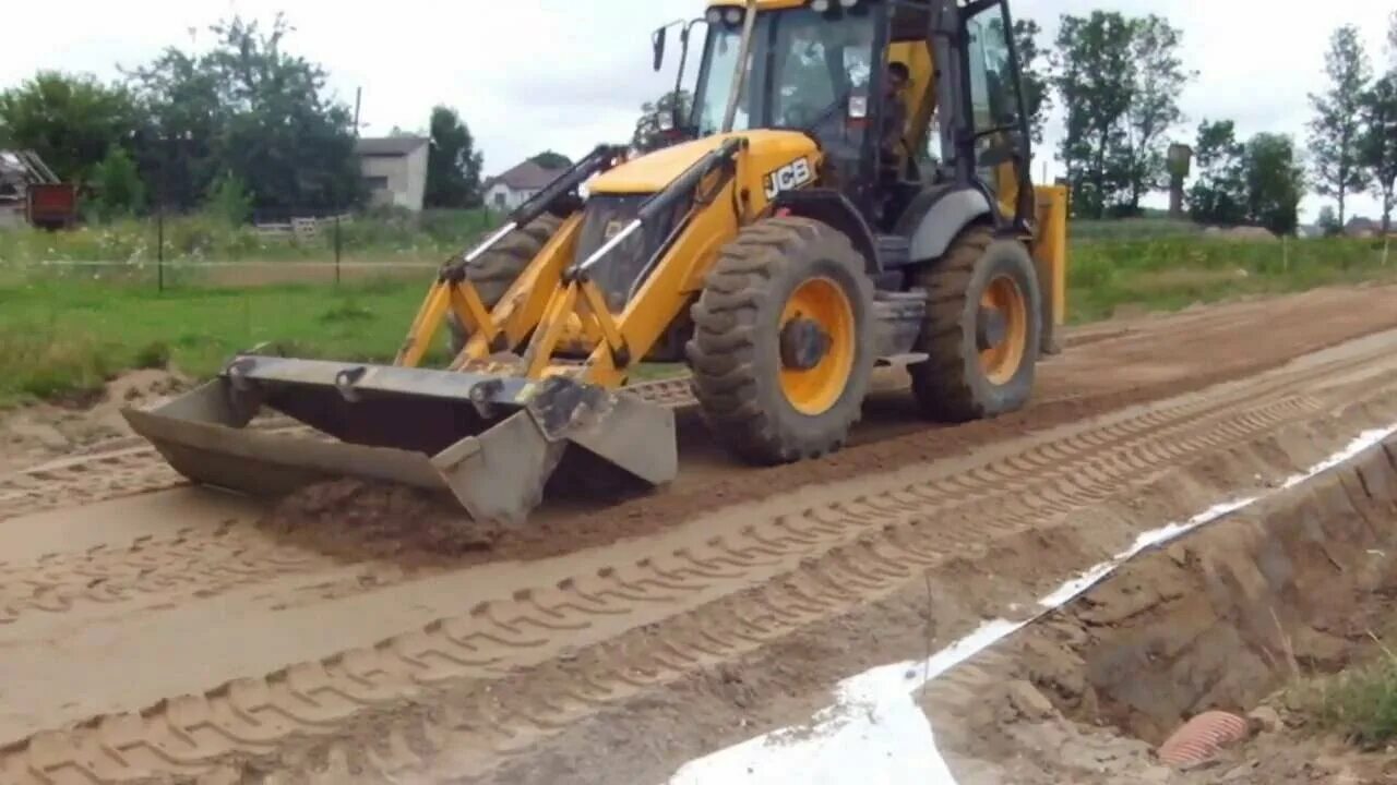 Планировка участка с использованием бульдозер или экскаватора Аренда экскаватора / погрузчика в Васильевском - Аренда: 62 владельца экскаватор