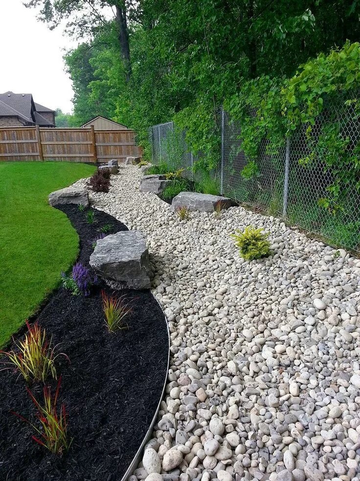 Планировка участка щебнем One of the best things about river rock landscaping is that you always get to ha