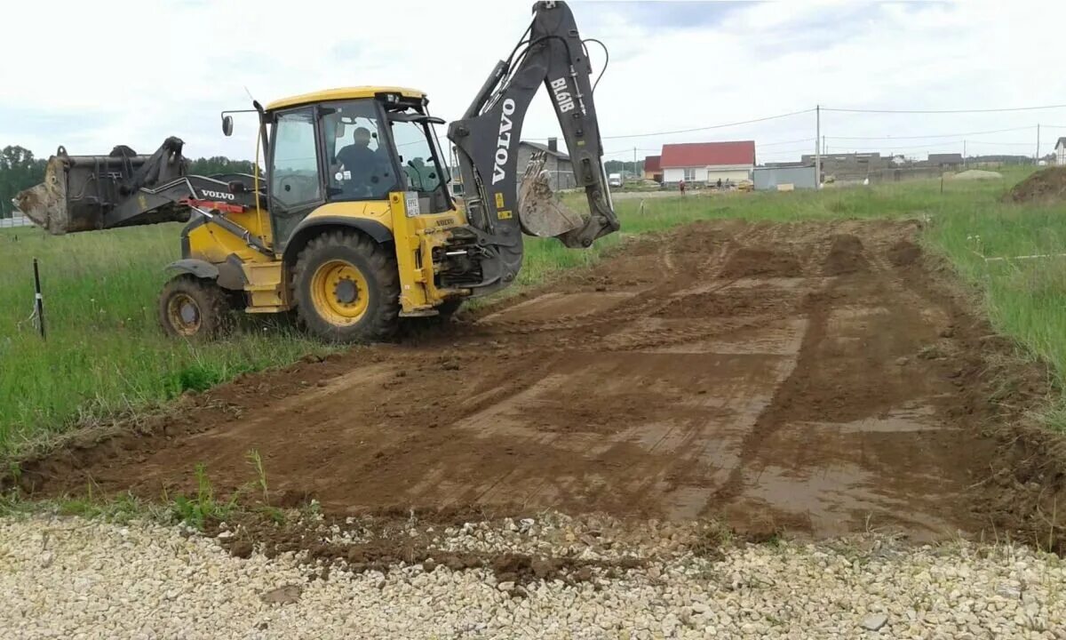 Планировка участка трактором jcb Заказать трактор для планировки участка в Туме: 31 владелец экскаватора / погруз