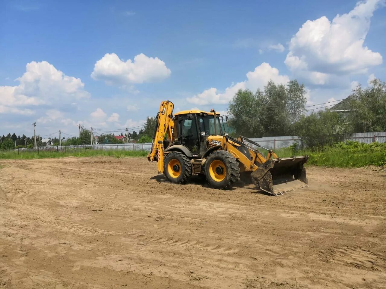 Планировка участка трактором jcb Заказать трактор для планировки участка в Видном: 90 мастеров земляных работ с о