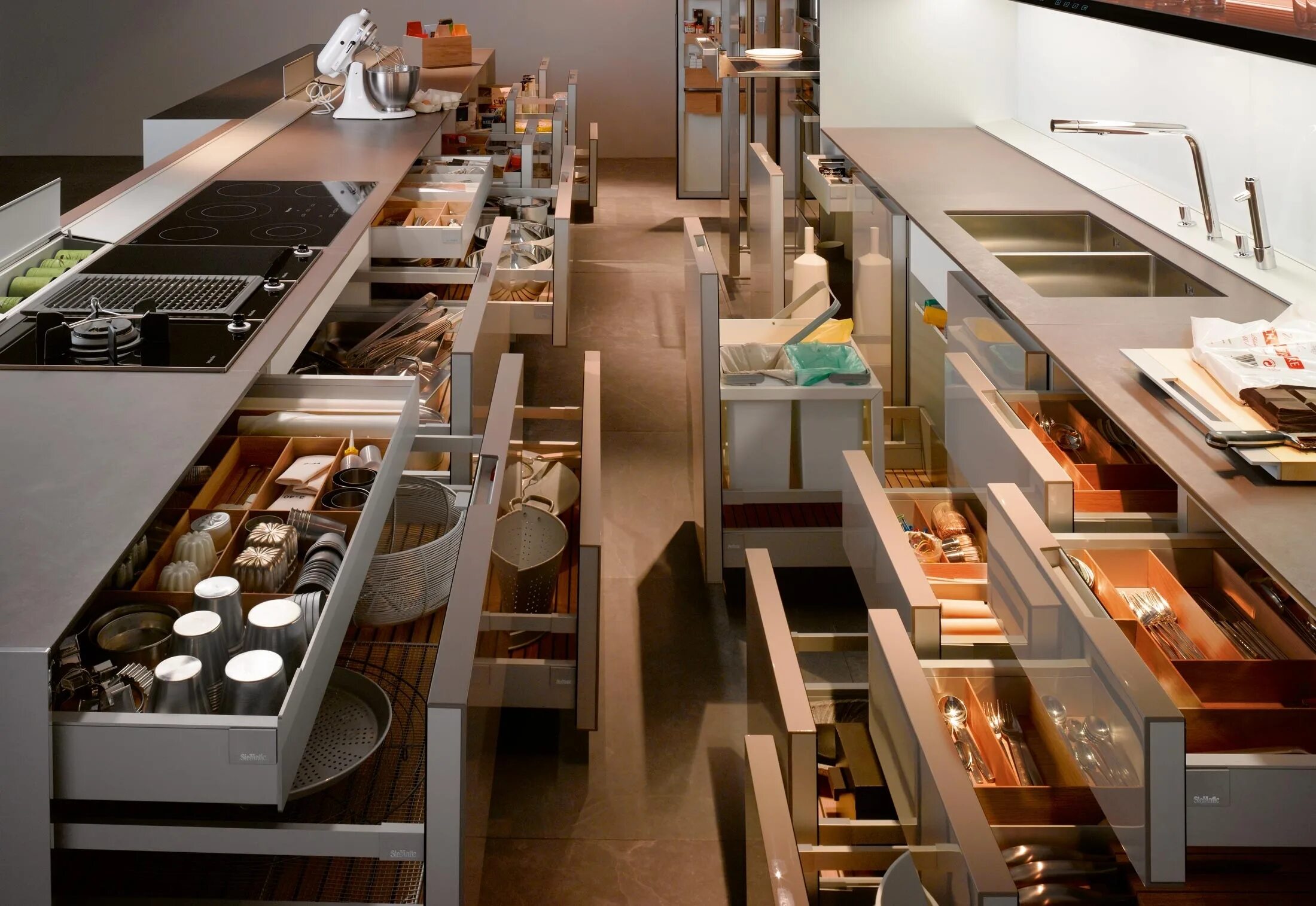 Планировка внутри кухни Blum - Komplekt Mebel Torg, kitchen furniture, Moscow, 6th Radialnaya Street, 17