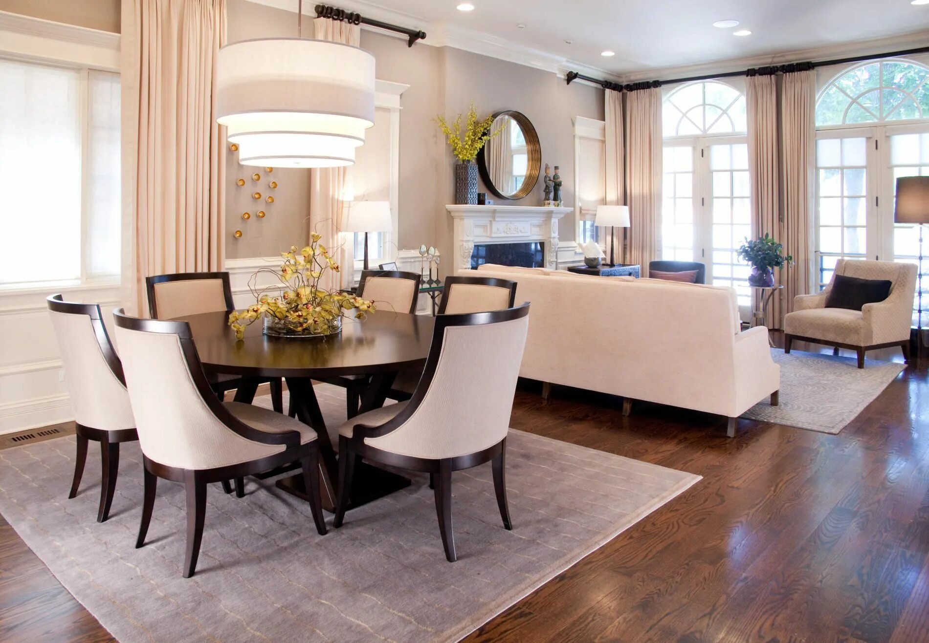 Планировки кухни гостиной с обеденным столом Pin by Estela HERNANDEZ on Dining room Round dining room, Living room dining roo