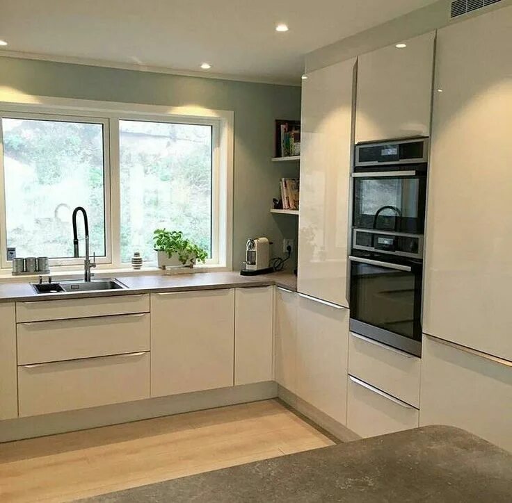 Планировки кухни с окном в современном Pin on home Kitchen interior, Home decor kitchen, Kitchen design small