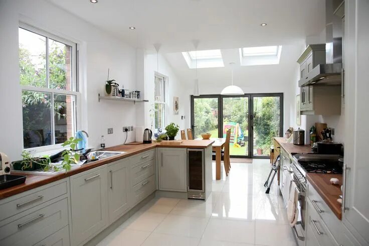 Планировки кухни с окном в современном Skylights Kitchen layout, Kitchen plans, Kitchen remodel
