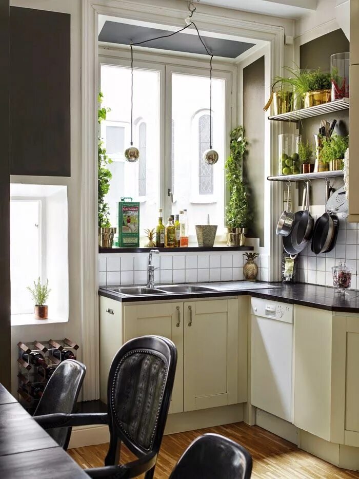 Планировки маленьких кухонь с окном Mes coups de cœur de la semaine #90 Kitchen interior, Kitchen renovation, Kitche