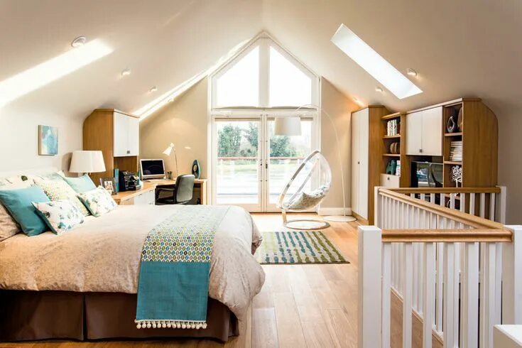 Планировки мансарды фото Two storey garage conversion Attic bedrooms, Bedroom loft, Contemporary bedroom 