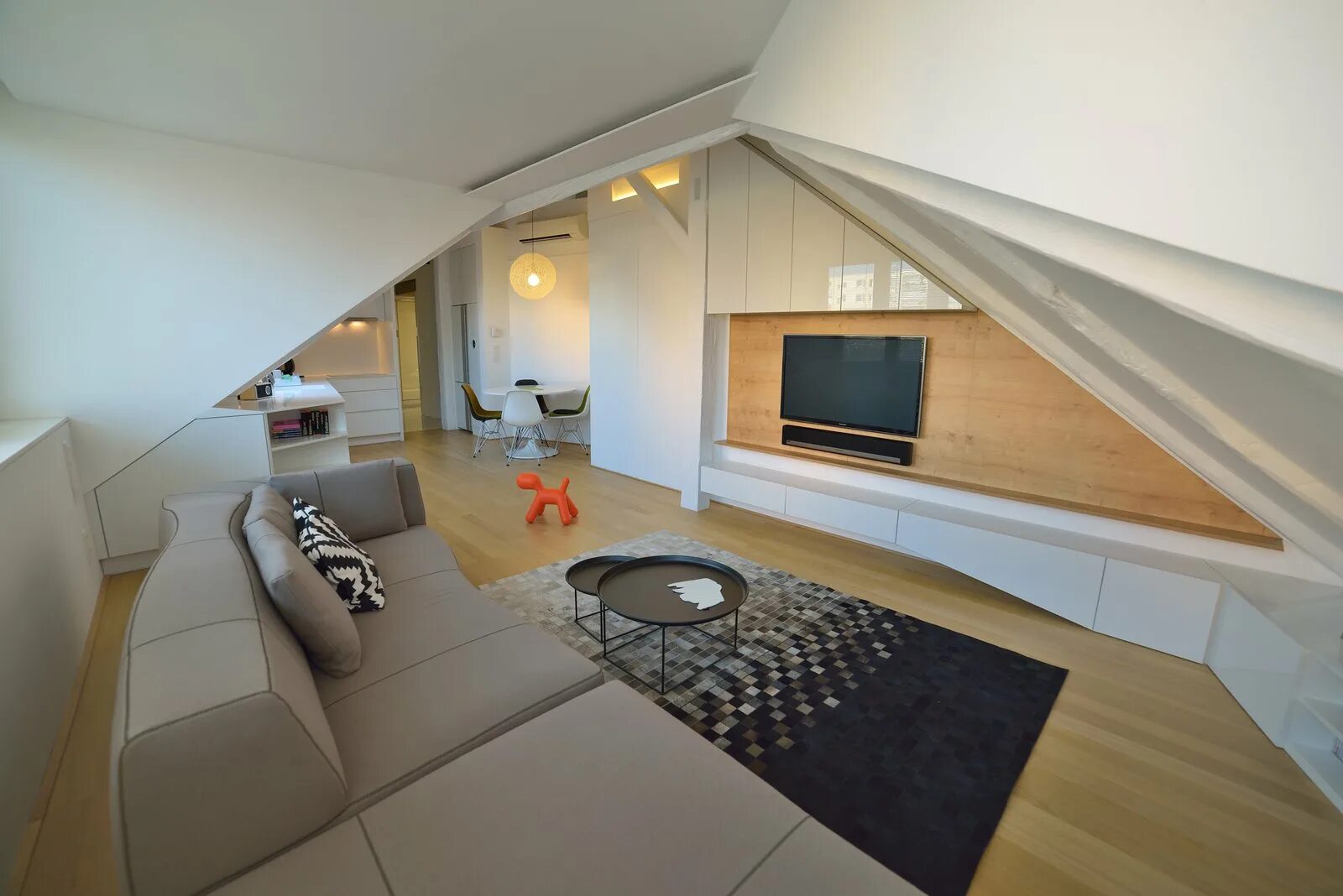 Планировки мансарды фото Photo 3 of 27 in Rhapsody in White / Attic by AT26 architects - Dwell