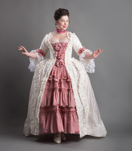 Платье 18 века фото Should You Always Wear a Bum Pad for 18th Century Dress? 18th century dress, Roc