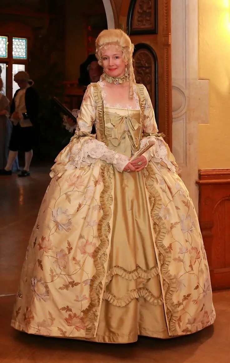 Платье 18 века фото Pin by renata casagrande on Vestiti medievali in 2019 18th century dress, 18th c