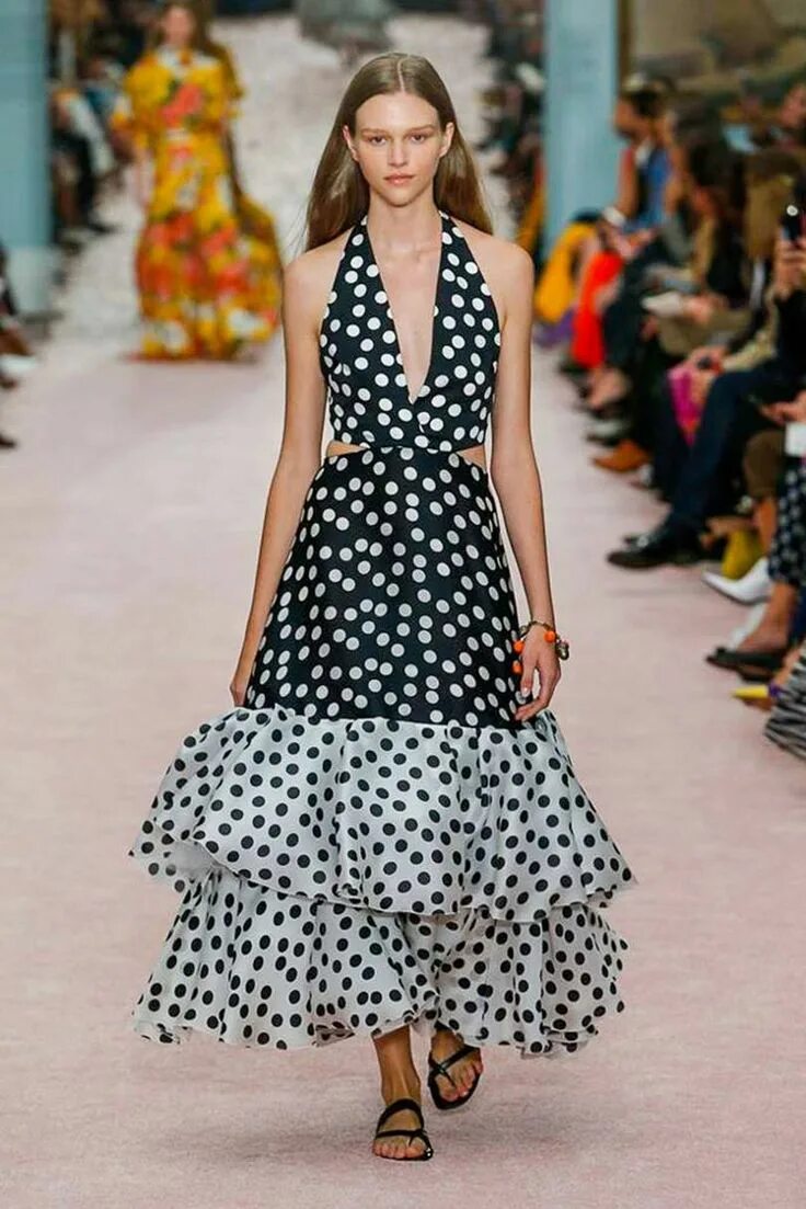 Платье 2019 года модные тенденции фото Carolina Herrera Spring 2019 Ready-to-Wear Fashion Show Fashion dresses, New yor