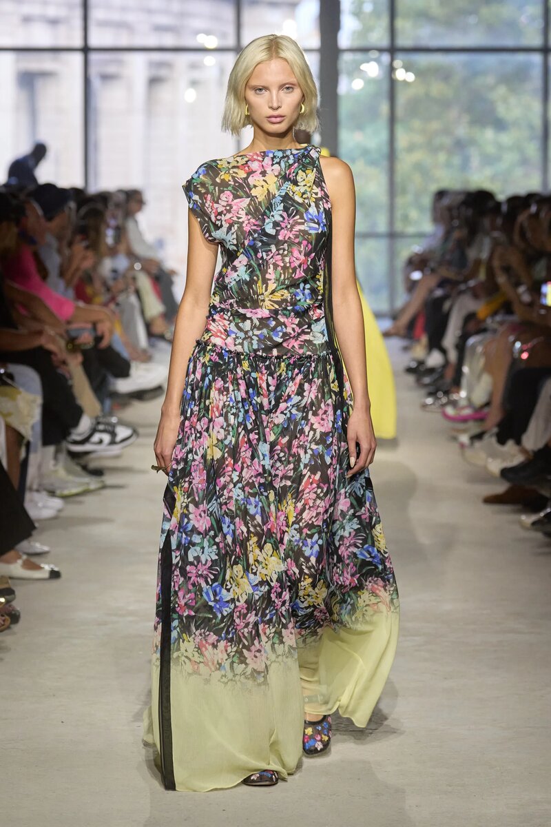 Платье 2024 модные тенденции Коллекция 3.1 Phillip Lim Весна-Лето 2024 Селина С. Кайл Make Fashion Inspire Ag
