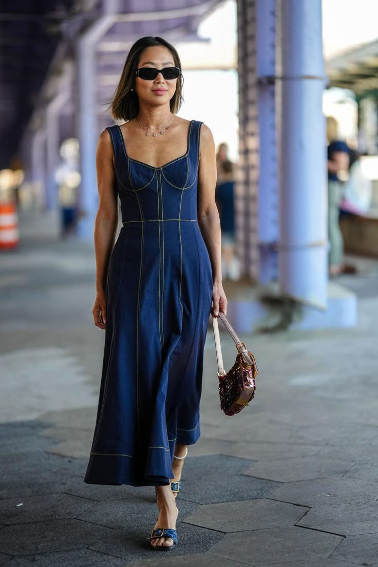Платье 2024 модные тенденции Your Biannual Dose of Sartorial Inspiration From NYFW in 2024 Fashion week stree