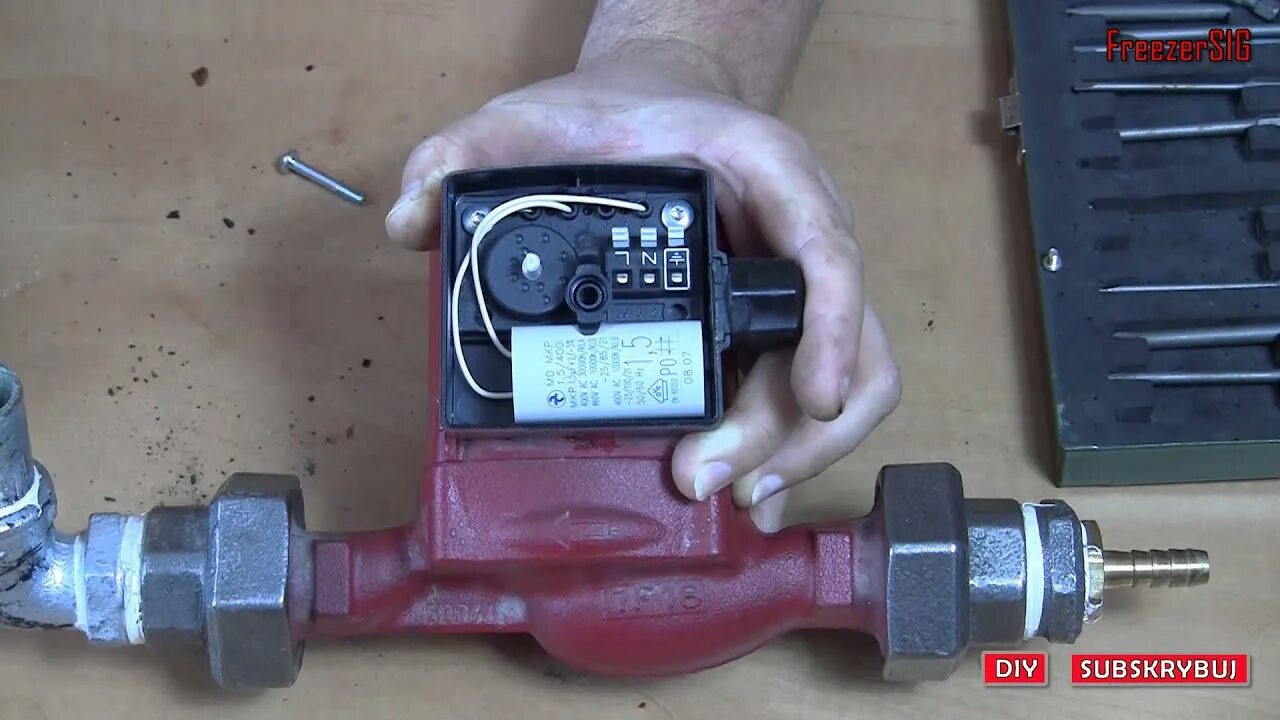 Подключение аварийного насоса для отопления DIY Pompa Grundfos UPS 25-40 C.O. skrzynka elektryczna - YouTube