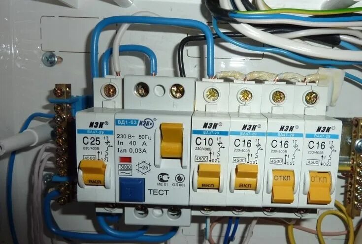 Подключение автоматов в квартире Монтаж распределительного электрощитка Power, Electronic products, Power strip