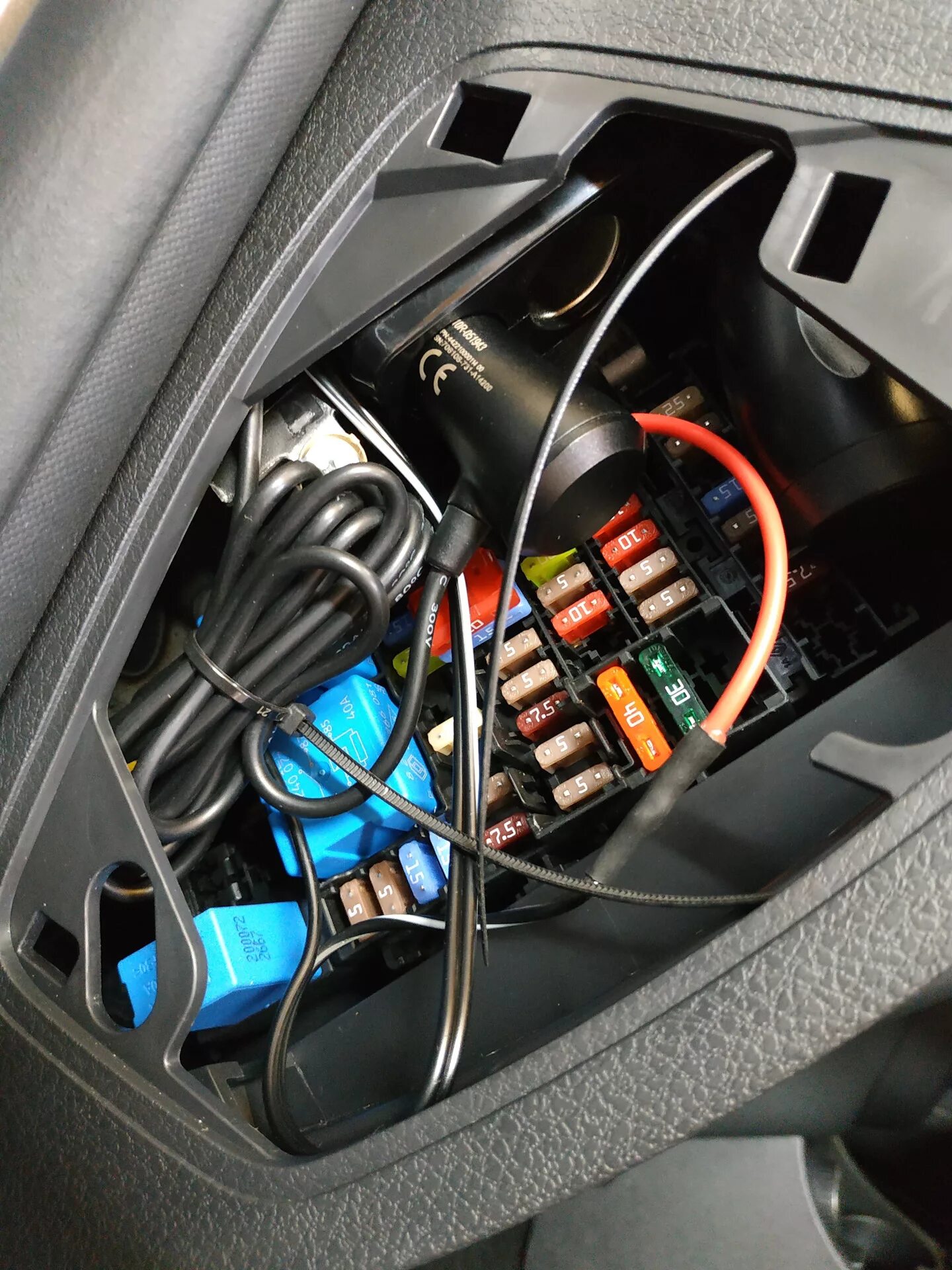 Подключение автомобильного регистратора 10 в логан 2 Установка регистратора и радар детектора без лишних "соплей" - Renault Duster (1