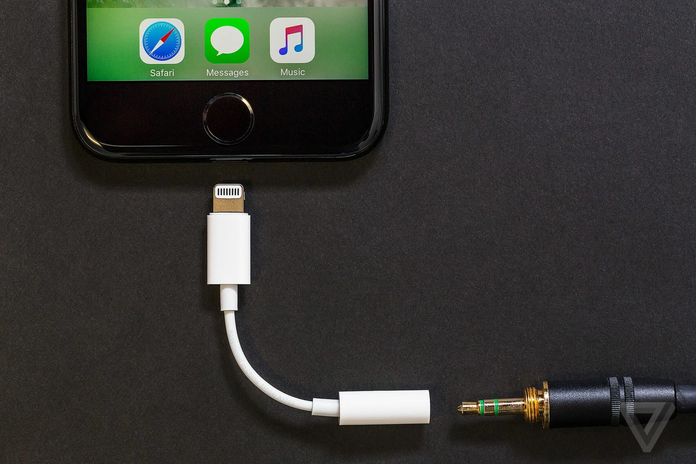 Подключение айфона 10 Apple no longer ships free headphone dongles with new iPhones - The Verge