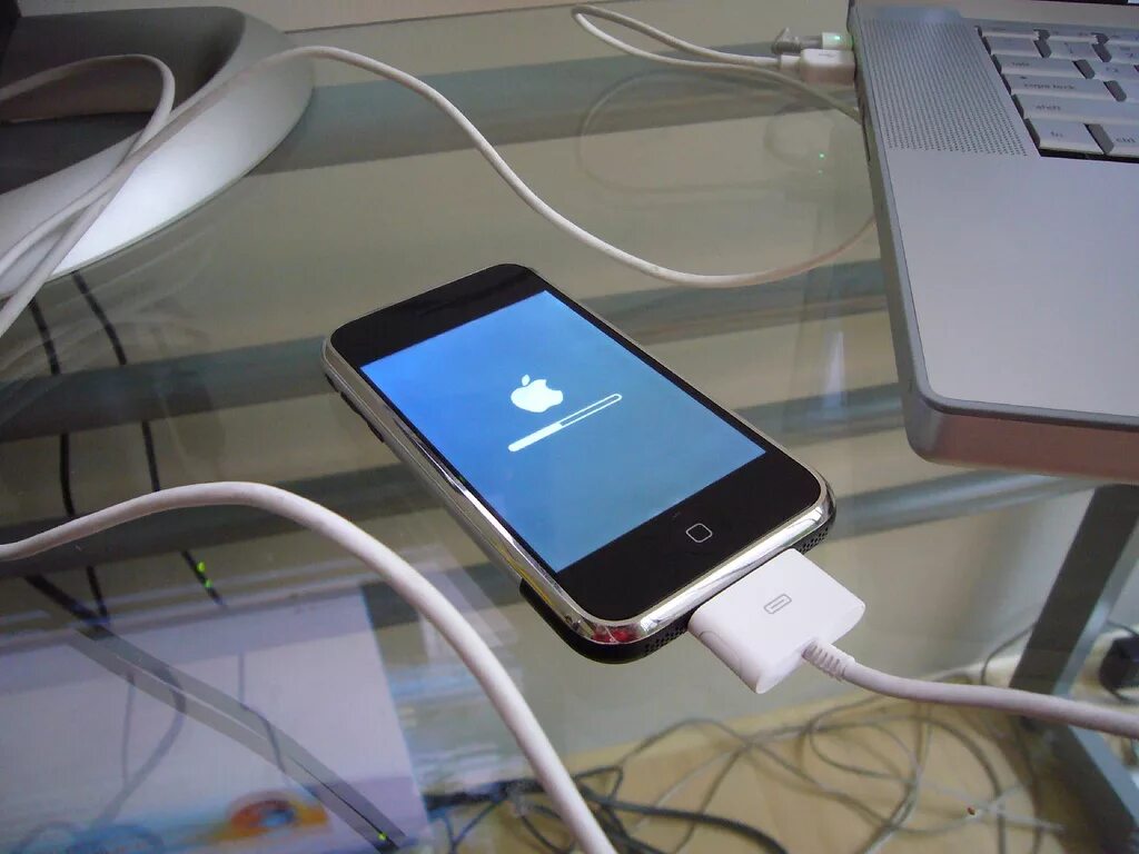 Подключение айфона к компьютеру В быстрой разрядке батареи iPhone обвинили соцсеть