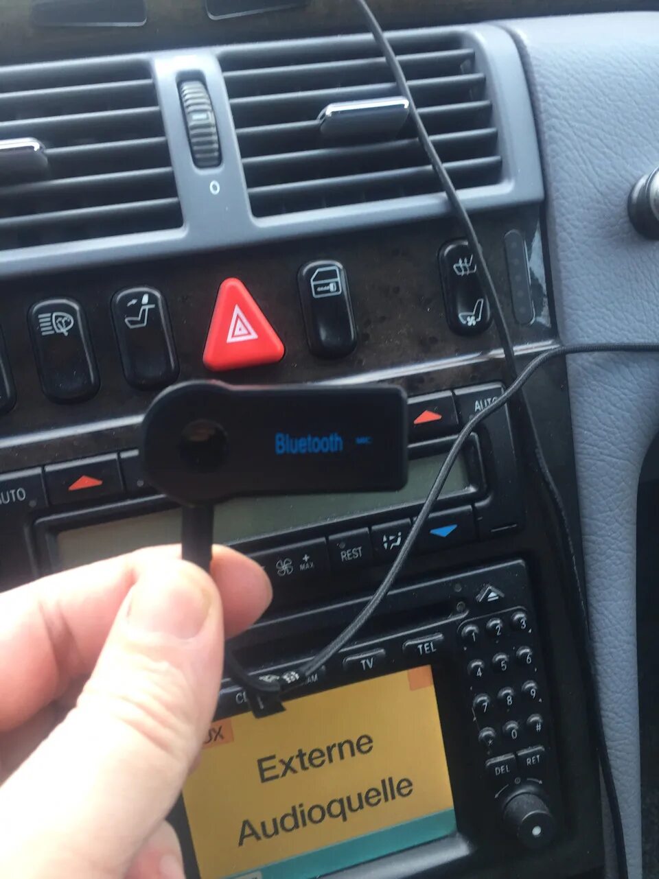 Подключение айфона магнитоле блютуз Подключение блютуз к aux - Mercedes-Benz E-class (W210), 3,2 л, 2000 года автозв