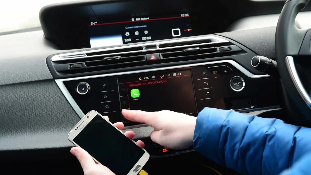 Подключение айфона магнитоле блютуз What is MirrorLink? Guide to the car smartphone hook-up system Auto Express