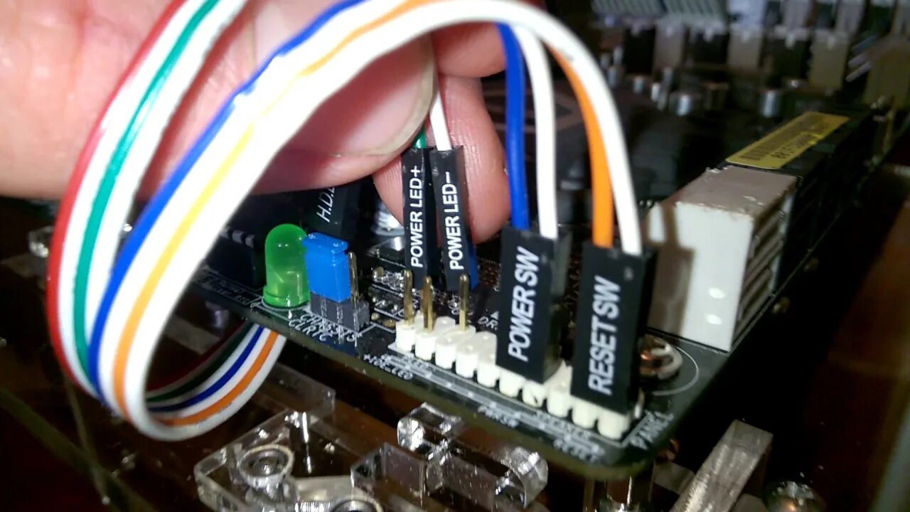 Подключение блока питания к материнской плате Установка USB-розетки для задних пассажиров - Subaru XV (1G), 2,5 л, 2012 года т