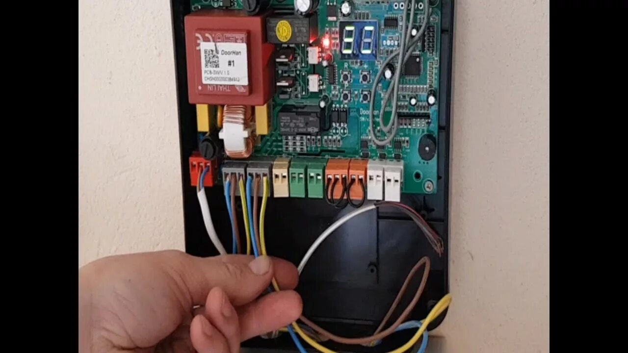 Подключение блока управления воротами Подключение платы распашных ворот PCB SW - YouTube
