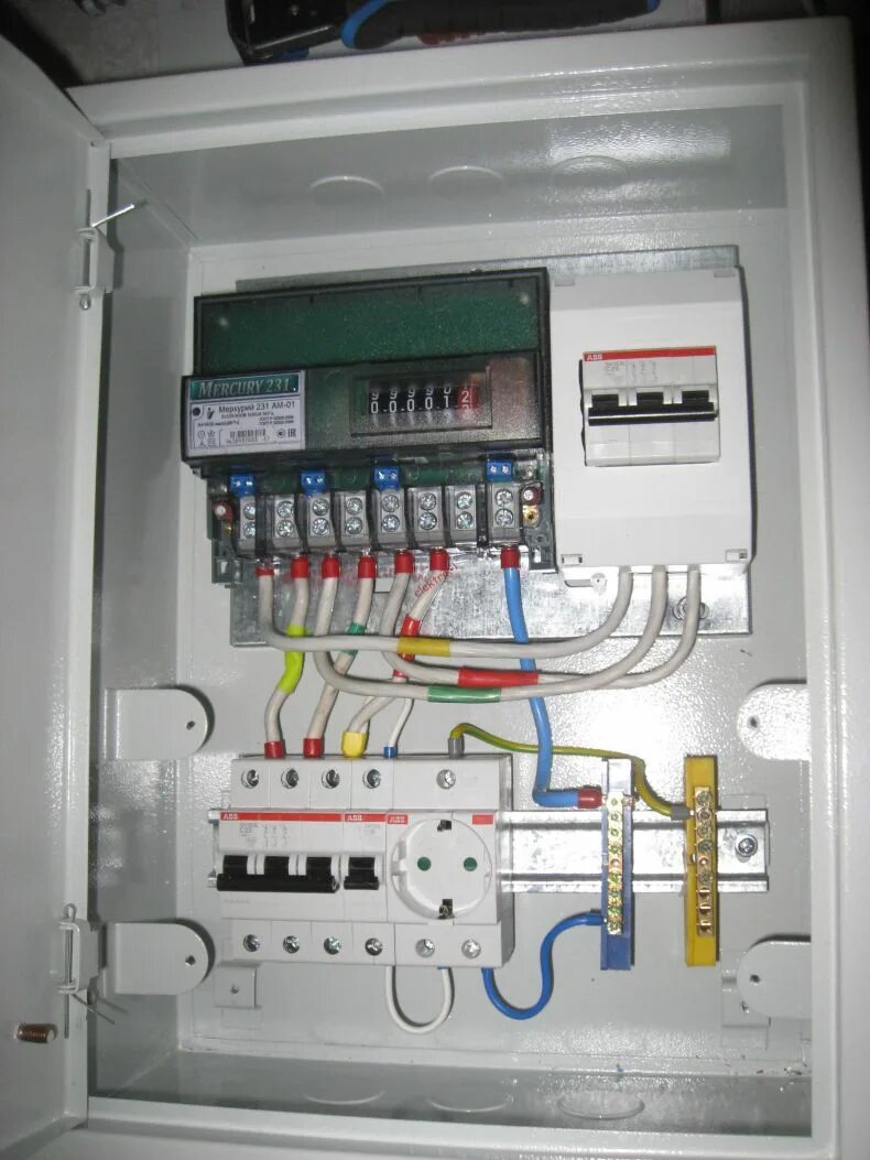 Подключение счетчика и автоматов в щитке Как подключить автомат в щитке: инструкция для чайников, как подключить со входо