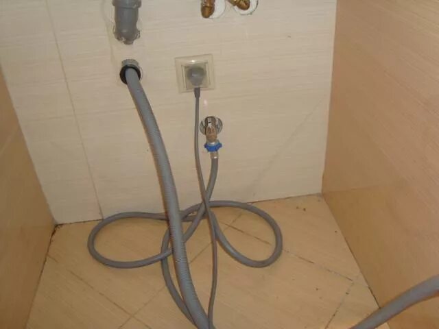 Подключение стиральной машины в ванной Selecting and replacing the inlet hose for washing machines: 3 steps of the syst