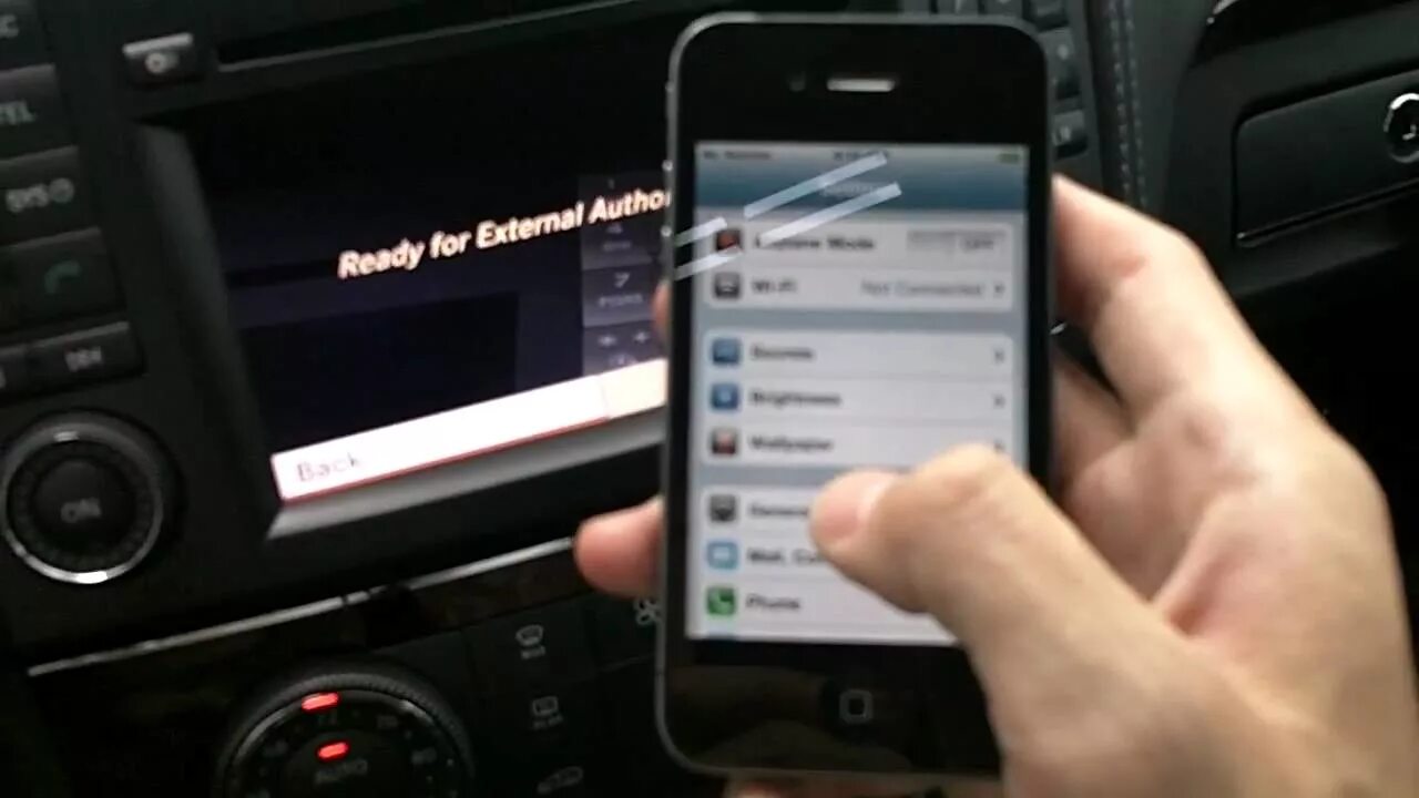 Подключение телефона через радио How to pair your iPhone to Mercedes Bluetooth GL and ML class - YouTube