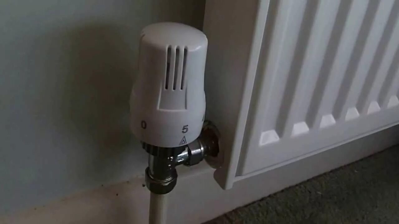 Подключение термоголовки к радиатору с боковым подключением How to fix a thermostatic radiator valve if your radiator is not heating up. - Y