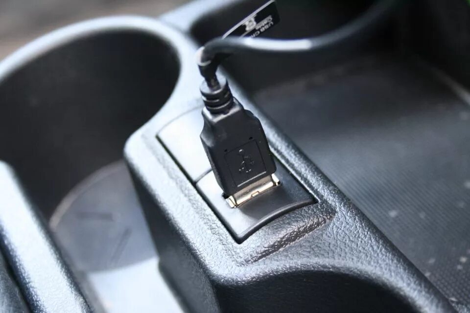 Подключение usb розетки в авто 1. Покупка USB-розеток и установка первой из двух - Lada Калина 2 хэтчбек, 1,6 л