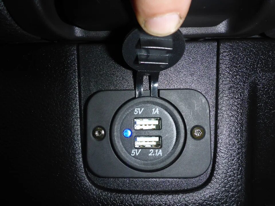 Подключение usb розетки в сайбер USB розетка. - Jeep Wrangler (JK), 3,6 л, 2012 года аксессуары DRIVE2