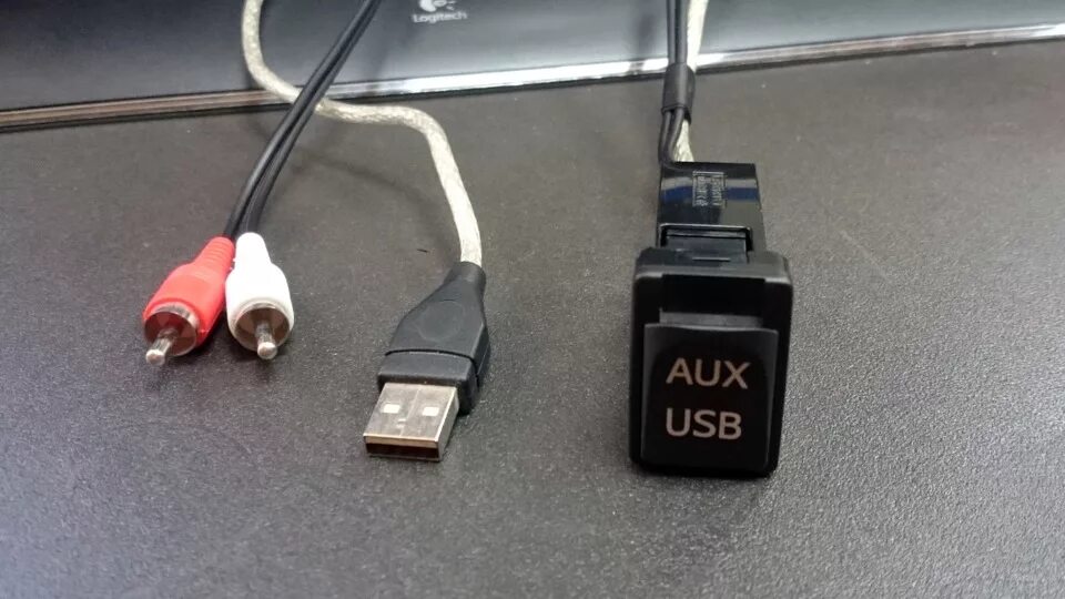 Подключение usb в машину Подключение для штатных разъемов AUX и USB - Toyota Corolla (140/150), 1,6 л, 20