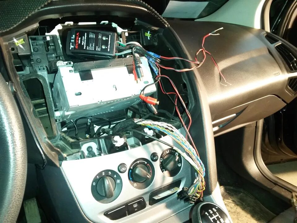 Подключение усилителя форд фокус 3 Подготовка для Усилка и саба. - Ford Focus III Hatchback, 1,6 л, 2011 года автоз