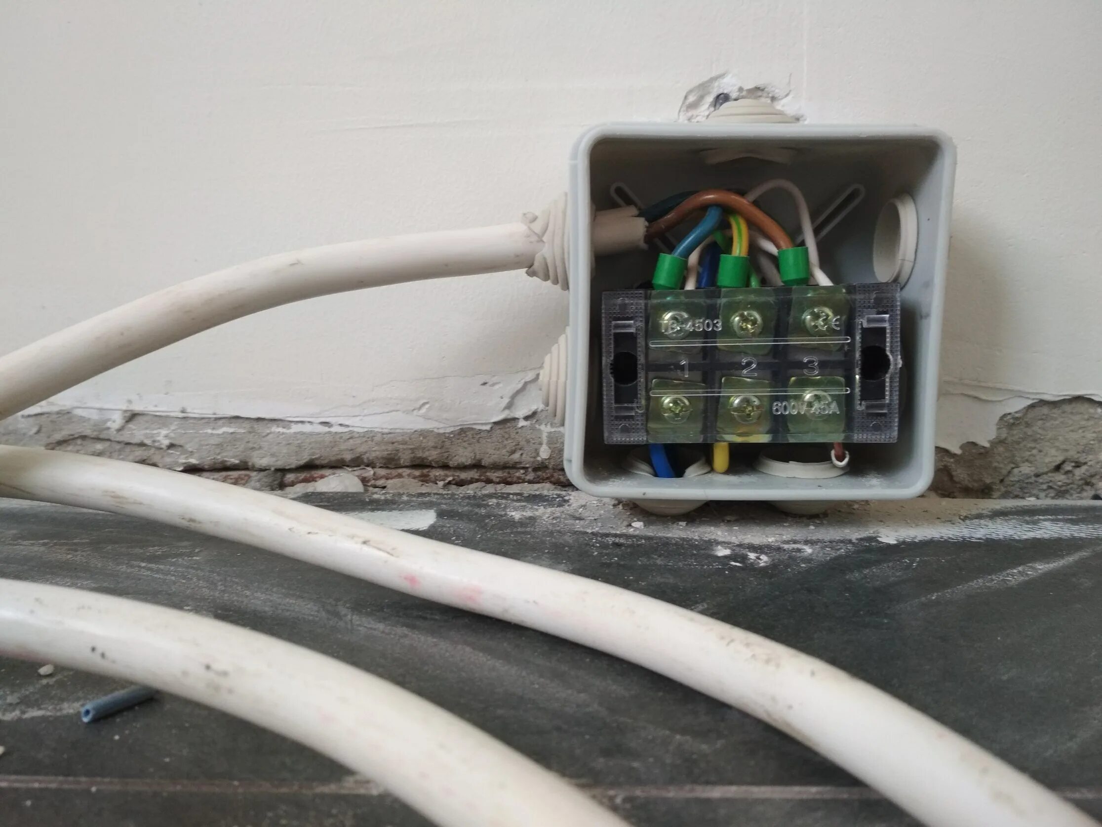 Подключение варочной панели через клеммник Подключение духового шкафа и варочной панели на один кабель через клеммники - фо