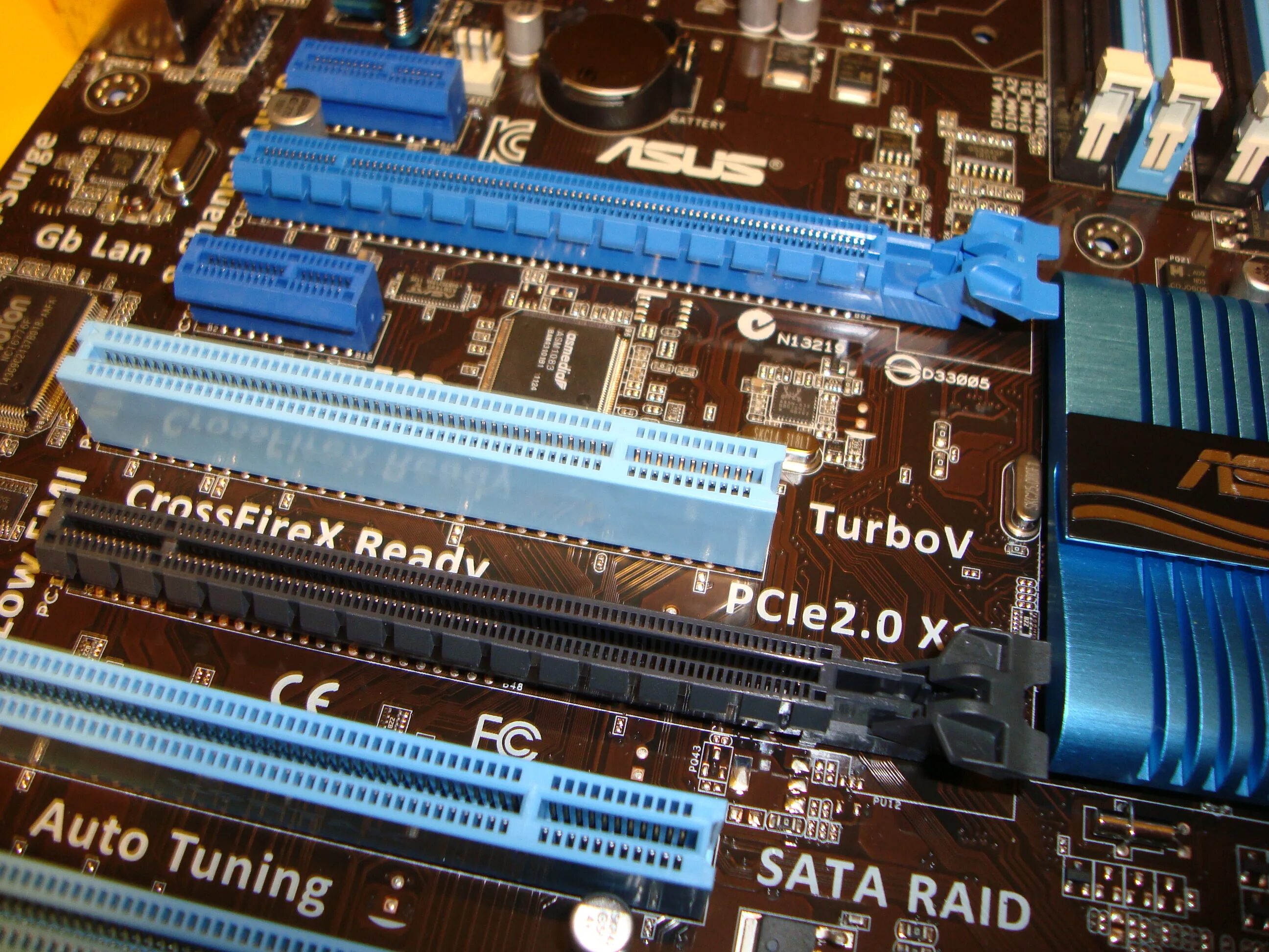 Подключение видеокарт к матери без pci e File:ASUS P8H67 00282.JPG - Wikimedia Commons