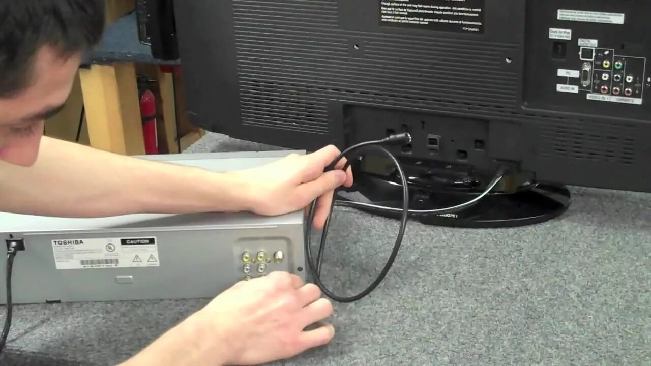 Подключение видеомагнитофона к телевизору How To Connect Your VCR - YouTube