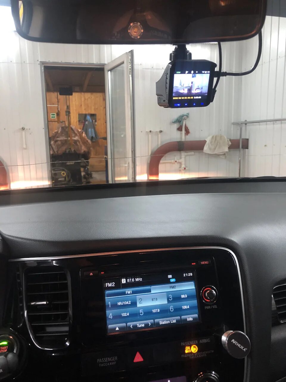 Подключение видеорегистратора аутлендер 3 Подключение регистратора - Mitsubishi Outlander (3G), 2 л, 2016 года аксессуары 