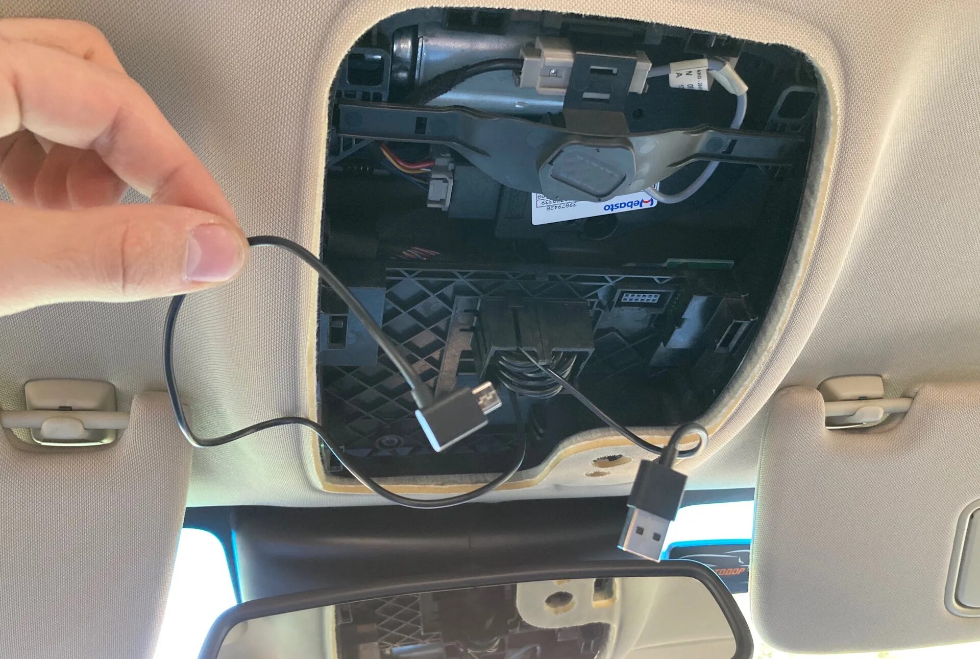 Подключение видеорегистратора в машине Подключение регистратора к плафону - Volvo XC70 III, 2,4 л, 2008 года аксессуары