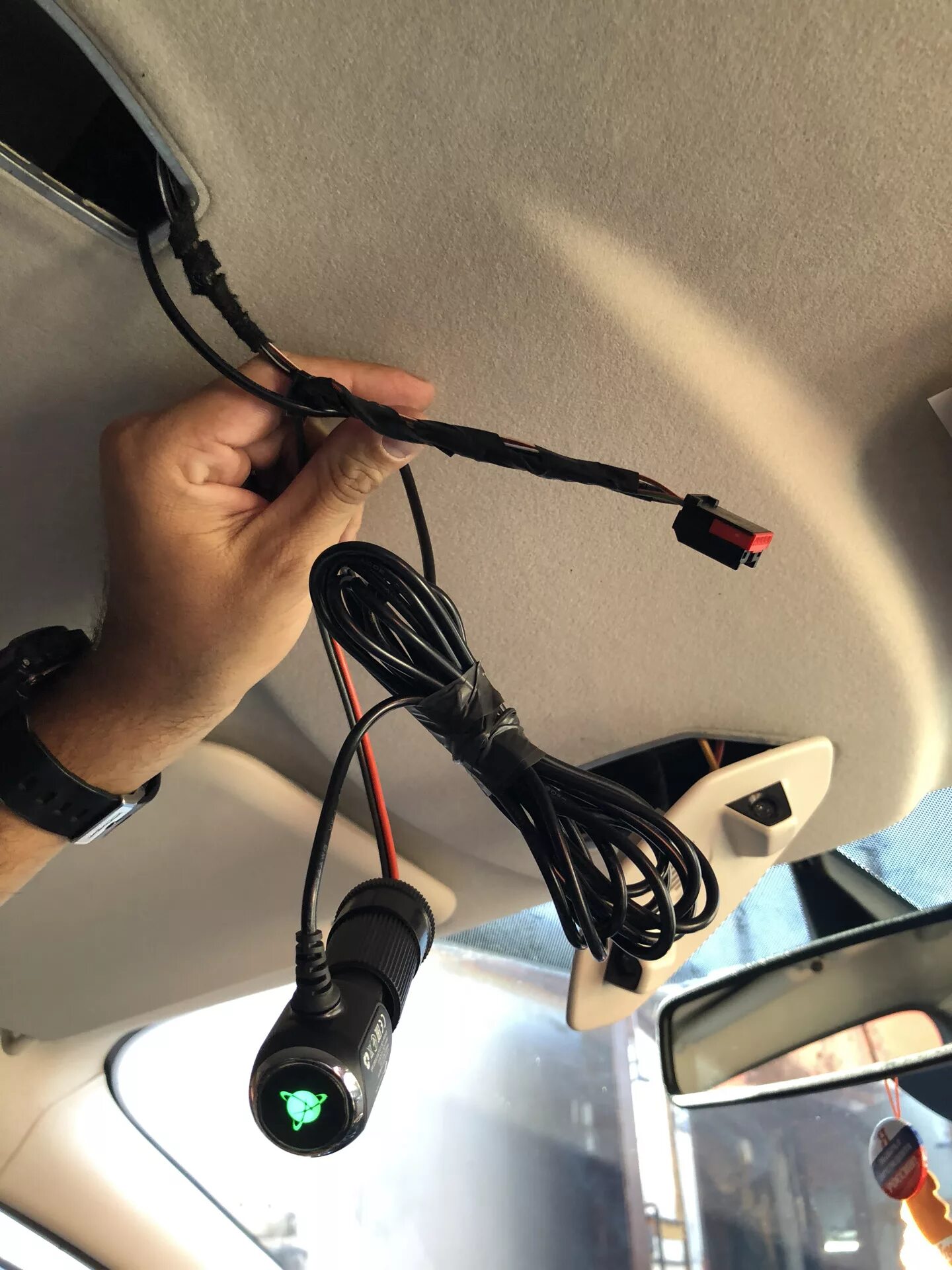 Подключение видеорегистратора в машине Скрытое подключение видеорегистратора - Ford Focus III Sedan, 1,6 л, 2011 года э