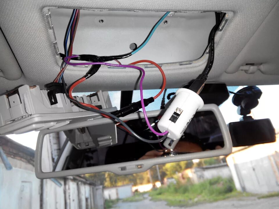 Подключение видеорегистратора в машине Подключение видеорегистратора - Skoda Octavia A5 Mk2, 1,8 л, 2011 года электрони
