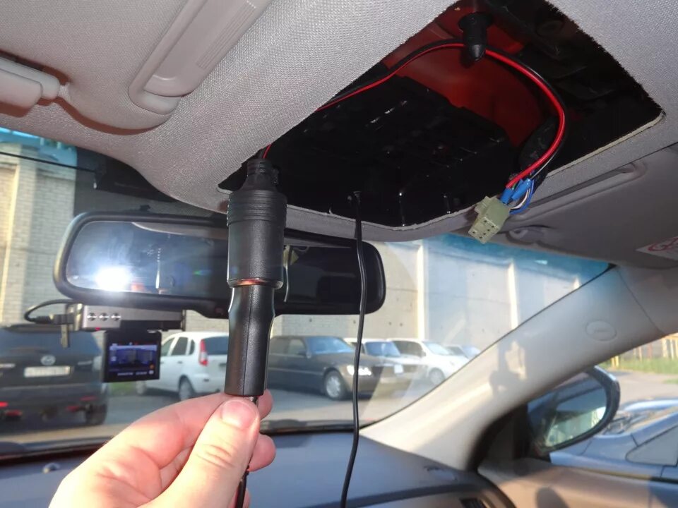 Подключение видеорегистратора в машине Подключение видеорегистратора к панели потолочной подсветки - KIA Sportage (3G),