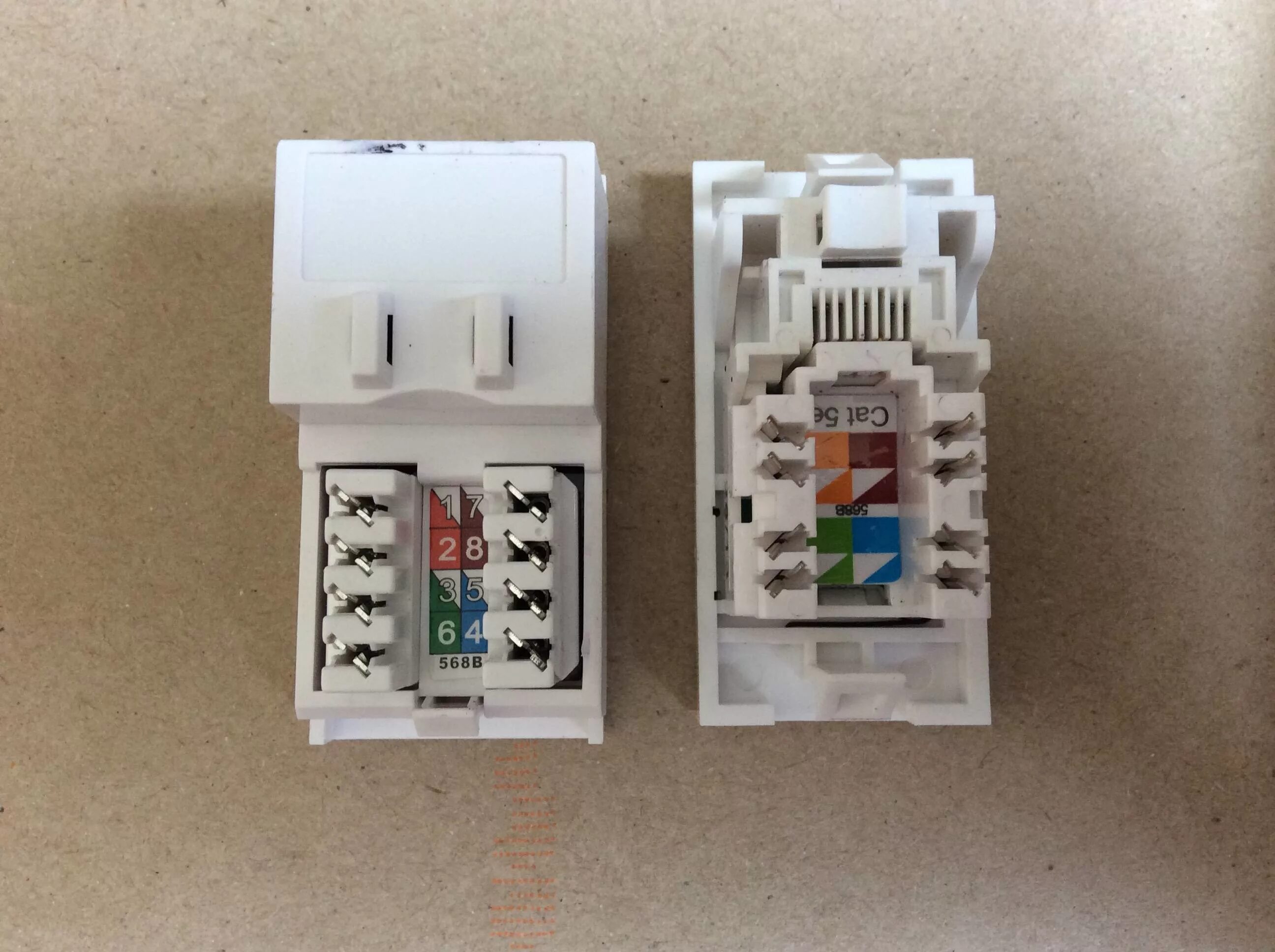 Подключение витой пары на розетку с расцветкой networking - Cat5 socket wiring issues - Super User